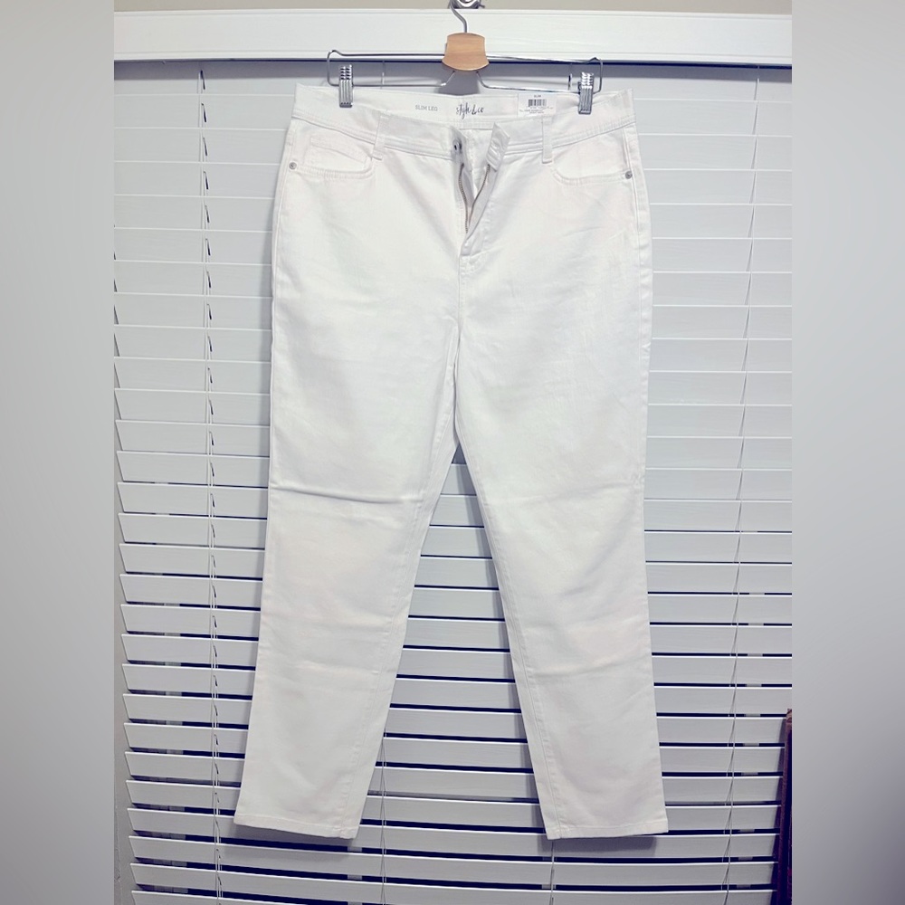 NWT, White, Style & Co, high rise tummy control jeans in size. 16